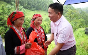 Báo NTNN/Dân Việt cảm ơn các nhà tài trợ đồng hành chương trình khánh thành cầu ở Hà Giang