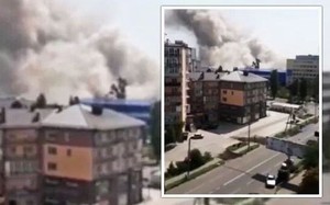 Video: Nhà máy quân sự do Nga kiểm soát ở Kherson bất ngờ bốc cháy, khói dày đặc cả bầu trời