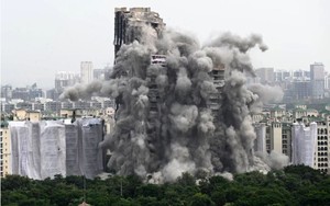 Ấn Độ phá dỡ 'tháp đôi' cao 100 mét xây trái phép