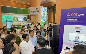 Thủ tướng Chính phủ trải nghiệm LiveBank, Voice pay của TPBank tại sự kiện số ngành Ngân hàng