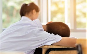 Vụ học sinh giỏi bị điểm 0 vì ngủ quên: Giám thị coi thi có trách nhiệm gì?