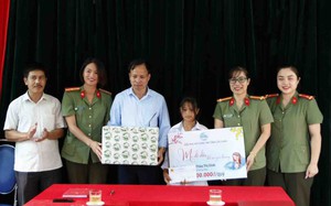 Công an tỉnh Lai Châu: "Mẹ đỡ đầu" 3 cháu nhỏ mồ côi