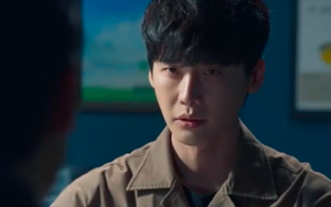 Phim Big Mouth tập 4: Lee Jong Suk bị lộ thân phận không phải là &quot;Big Mouse&quot;?