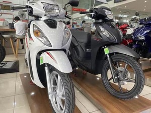 Xe tay ga &quot;quốc dân&quot; Honda Vision giảm giá kịch sàn, nhiều đại lý &quot;cháy hàng&quot;