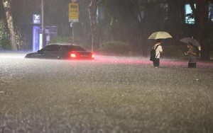 Video: Mưa cực to ở Hàn Quốc, ít nhất 7 người thiệt mạng