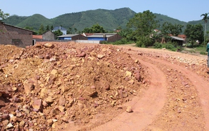 Thái Nguyên: Tự ý san gạt đất đồi, lấp hàng nghìn mét vuông đất ruộng gây ngập úng