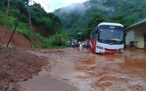 Sơn La: Mưa lũ gây sạt lở và ùn tắc nhiều tuyến đường