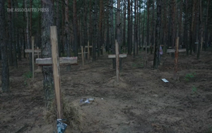 Ukraine phát hiện mộ tập thể chôn hàng trăm người, lính Nga 'tháo chạy' để né hỏa lực dữ dội từ Kiev