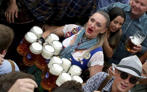 Lễ hội bia Đức mở cửa trở lại nhưng gặp "nạn" vì lý do khó lường