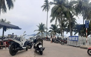 Kiểm tra, chấm dứt các bãi giữ xe trái phép dọc bờ biển Nha Trang