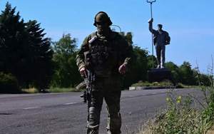 Tình báo Ukraine kêu gọi người dân Crimea 'bán đứng' lính Nga; Moscow mất hơn 900 sĩ quan tinh nhuệ ở Ukraine