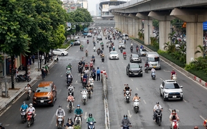 Hà Nội kéo dài thời gian phân làn ô tô xe máy trên đường Nguyễn Trãi