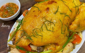 Làm gà hấp nấm, đảm bảo thịt gà vàng óng, ngon ngọt và dậy vị