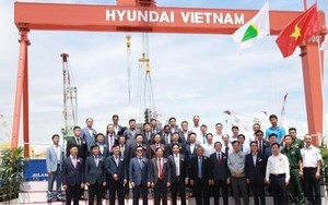Doanh nghiệp đóng tàu Hyundai Việt Nam đưa vào vận hành cẩu trục 700 tấn