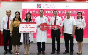 Agribank chi nhánh 3 ký kết thỏa thuận hợp tác và trao tặng xe cứu thương cho Bệnh viện Tai Mũi Họng TP. HCM