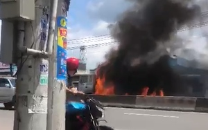 Video: Xe ben bị "bà hỏa” thiêu rụi trên Quốc lộ 51