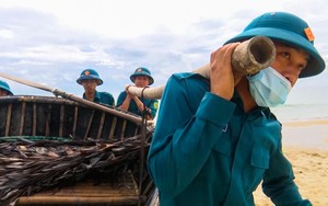 Đà Nẵng: "Đi từng ngõ, gõ từng nhà" hỗ trợ người dân chống bão