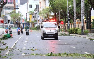 Bão số 4 đổ bộ, Đà Nẵng như trải qua "trận chiến"