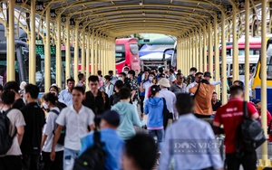 Khách đổ về bến xe Hà Nội tăng 520% dịp Quốc Khánh