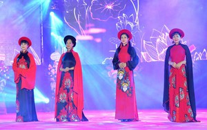 Hàng trăm nghệ sĩ tên tuổi gây bất ngờ khi làm người mẫu trong đêm hội kỷ niệm Ngày Sân khấu Việt Nam