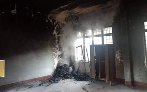 Kon Tum: Sét đánh cháy trường học, thầy cô và học sinh vẫn dự lễ khai giảng