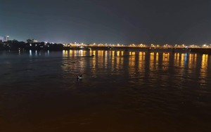 Tìm kiếm người nhảy cầu Long Biên giữa đêm