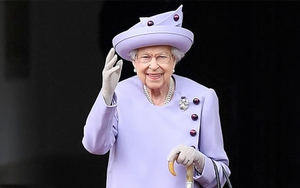 Cả nước Anh lo lắng về sức khỏe của Nữ hoàng Elizabeth