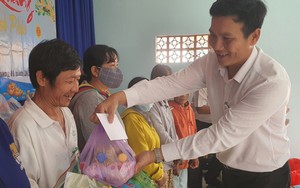 Hội Nông dân Khánh Hòa, Vùng 4 Hải quân, UBND huyện Khánh Vĩnh trao quà tết cho hộ khó khăn, gia đình chính sách
