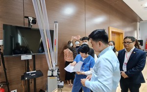 Trao tặng thiết bị khử khuẩn công nghệ UV-C đến các Bệnh viện tại Hà Nội