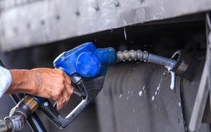 Giá xăng dầu hôm nay 12/1: Tăng mạnh, doanh nghiệp muốn tự quyết giá xăng dầu