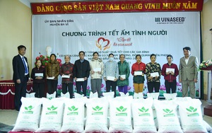Vinaseed Group: Tặng quà Tết tới người nghèo, người có cảnh khó khăn trên địa bàn thành phố Hà Nội