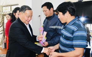 Trung ương Hội Nông dân Việt Nam thăm, tặng quà Tết cho hội viên, nông dân nghèo tỉnh Tuyên Quang