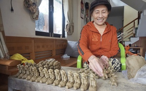 Làng cổ làm gốm 500 tuổi ở Quảng Nam kiếm tiền tết với nghề vọc đất, nặn “đồ chơi chim cò”