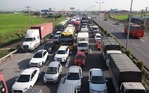 6 ô tô va chạm “dính chùm” trên cao tốc TP.HCM - Trung Lương