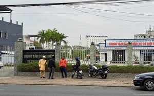 Cảnh sát đồng loạt khám xét 2 trung tâm đăng kiểm xe ở Thái Bình