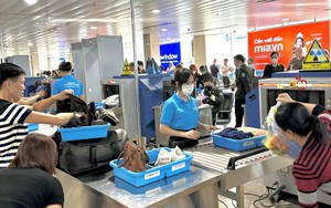 Sân bay Tân Sơn Nhất đón khách đông kỷ lục, nhiều người chọn bay đêm