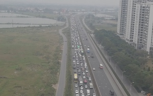 Video: Người dân ùn ùn về Thủ đô, cửa ngõ Hà Nội và nhiều tuyến đường tắc nghẽn