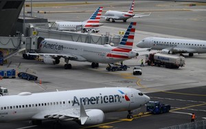 Hàng trăm chuyến bay bị hủy do nhân viên hàng không "nghịch" máy tính