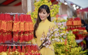 Người Việt ở nước ngoài rộn ràng đi chợ Tết, háo hức bày mâm ngũ quả đón Xuân Quý mão 2023