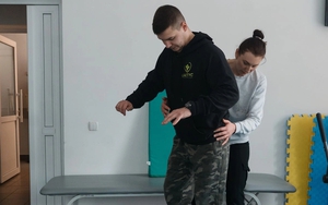 Bên trong trung tâm phục hồi cột sống dành cho các cựu binh Ukraine