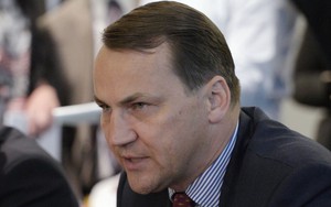Cựu Ngoại trưởng Ba Lan hé lộ ý định 'chia cắt' Ukraine, Thủ tướng lập tức phản ứng 