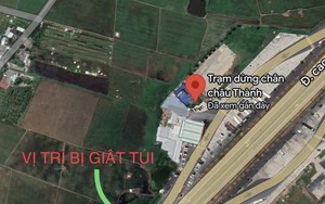 Xe đậu ở trạm dừng chân cao tốc Trung Lương-TP.HCM, đối tượng mở cửa ô tô lấy giỏ xách