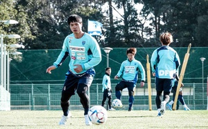 Công Phượng nhận lời khen từ HLV Yokohama FC