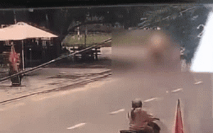 Clip NÓNG 24h: Xôn xao clip cô gái bị tạt xăng đốt giữa đường ở Quảng Nam