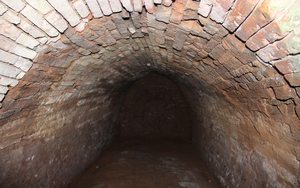 Bí ẩn ít biết về căn hầm ngầm dưới đình cổ Quán La