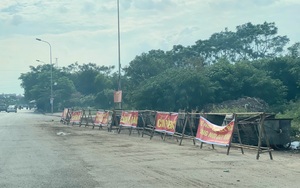 Bãi tập kết rác tràn ra đường ở phường Yên Nghĩa (Hà Đông, Hà Nội) được dọn sạch sau phản ánh của Dân Việt