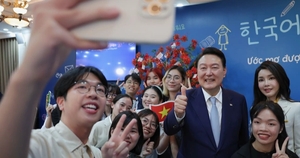 Thủ khoa Trường Ngoại ngữ từng được Tổng thống Hàn Quốc khen ngợi
