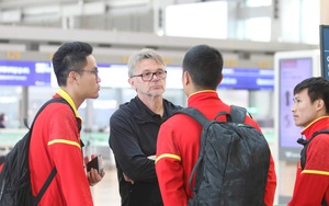 Thầy trò HLV Troussier trở về Việt Nam, kết thúc hành trình thi đấu tại Hàn Quốc