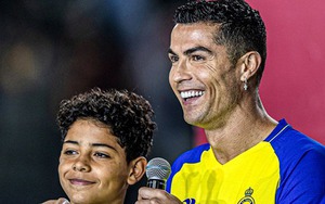 Khoác áo Al-Nassr, con trai Ronaldo nhận áo số 7