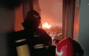 Clip NÓNG 24h: Cháy máy sấy tóc gây hỏa hoạn tại Hà Nội, may mắn hai cháu nhỏ thoát nạn